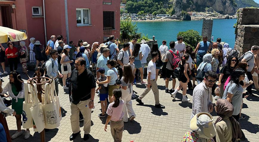 6 bin 600 nüfuslu ilçeye 1 milyon kişi akın etti!
