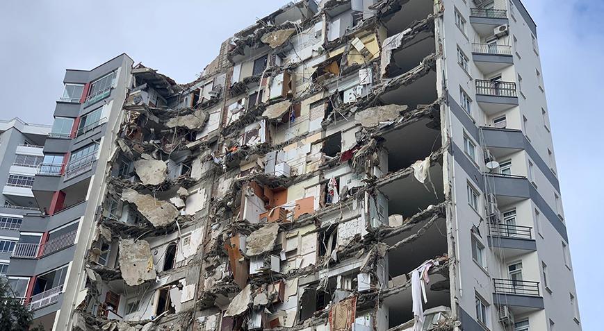 6 Şubat depreminde 12 kişiye mezar olan apartmanın eski yöneticisi konuştu