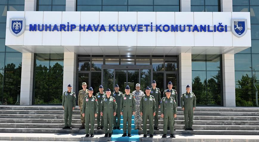 Bakan Güler, Muharip Hava Kuvvetleri Komutanlığı’nda incelemelerde bulundu
