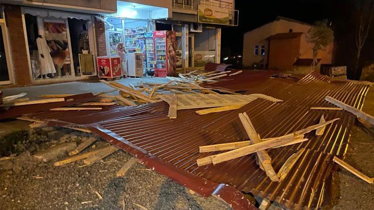 Bingöl’de şiddetli rüzgar çatıları uçurdu
