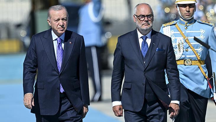 Cumhurbaşkanı Erdoğan, Karis’i resmi törenle karşıladı