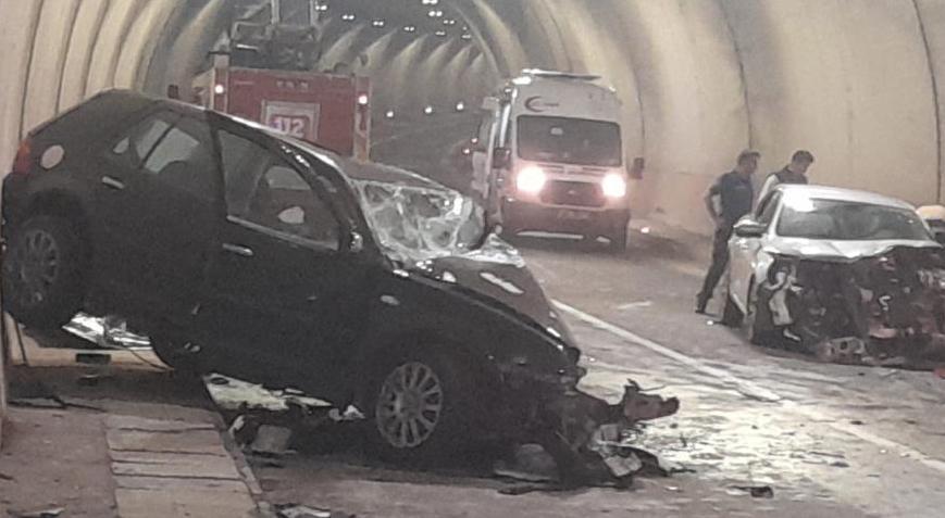 Dernekpazarı tünelinde feci kaza! 1 ölü, 4 yaralı