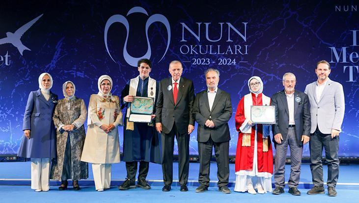 Erdoğan torununun mezuniyetine katıldı! Öğrencilere mesaj: Hayalleriniz olsun