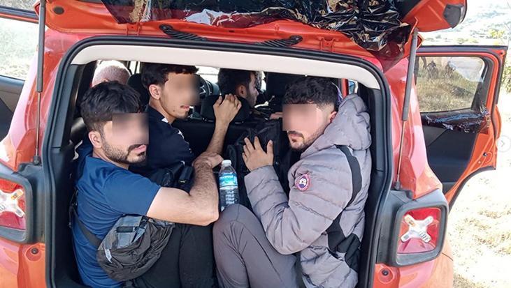 Göçmen operasyonu: Otomobilden çıktılar