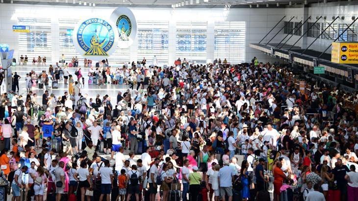 Hava yollarında bayram rekoru! Bakan Uraloğlu rakamlarla açıkladı