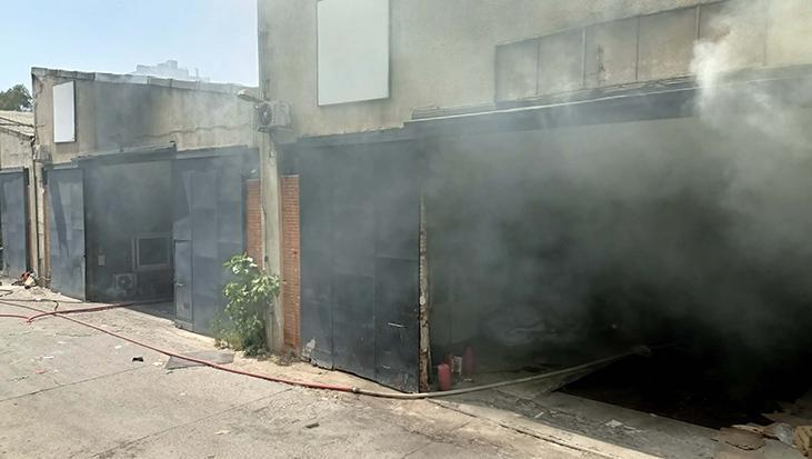 İzmir’de geri dönüşüm tesisinde yangın! Müdahale sürüyor