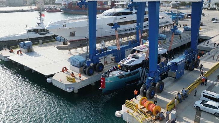 Kraliyet ailesi üyeleri ve dünyaca ünlü isimler sıraya girdi: 24 yılda 724 lüks yatı suya indirdiler!