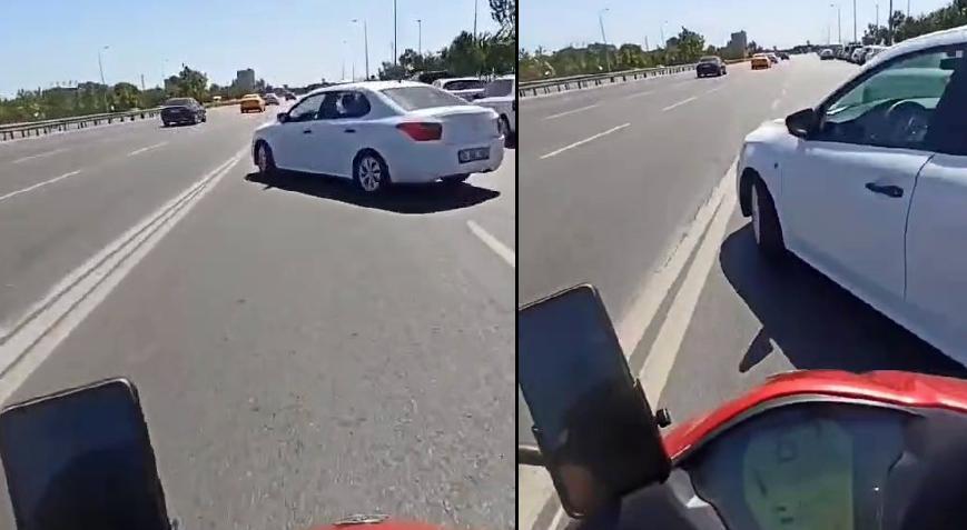 Motosikletli, parktan çıkan otomobile çarptı! Kaza anı kask kamerasına yansıdı