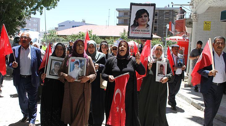 Vanlı ailelerden DEM Parti İl Başkanlığı önünde eylem