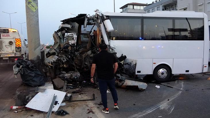 Antalya’da korkunç kaza: 1 ölü, 20 yaralı