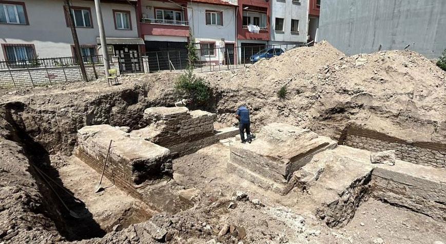 Apartman yapılacak yerin altından tarih fışkırdı
