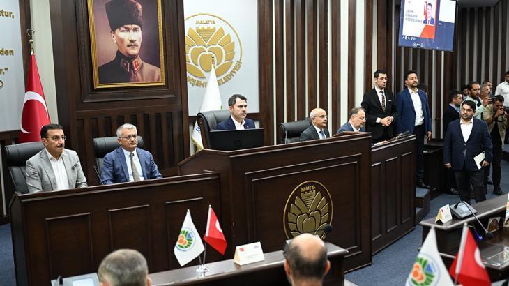 Bakan Kurum’dan ilk ziyaret deprem bölgesine