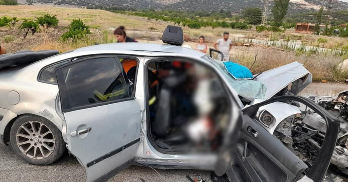Burdur'da otomobiller kafa kafaya çarpıştı! 2 ölü, 8 yaralı | Son dakika haberleri