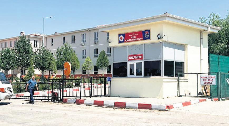 Cezaevine sızdı hasmını vurdu