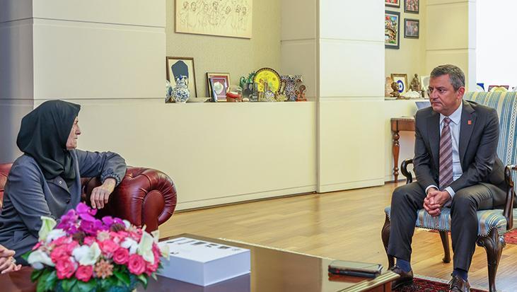 CHP lideri Özel, Sinan Ateş’in annesi ve ablasıyla görüştü