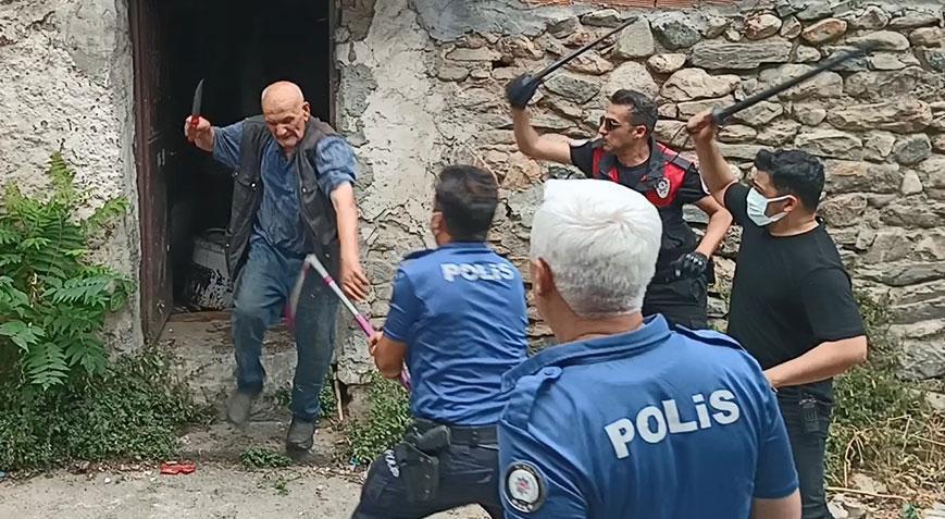 Çöp evini temizlemeye gelen ekibe saldırdı! 1 polisi bıçakla yaralandı