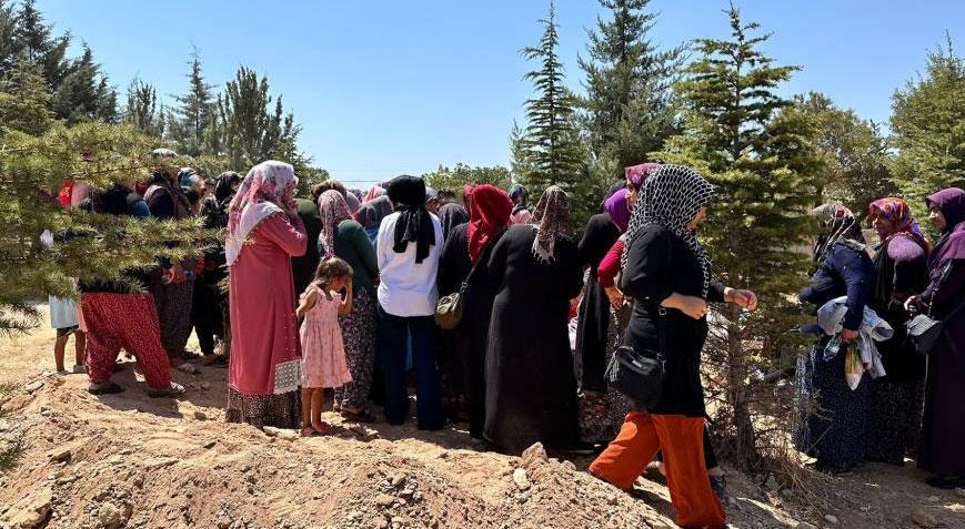 Gölette boğulan 2’si kardeş 3 kişi gözyaşları içinde defnedildi