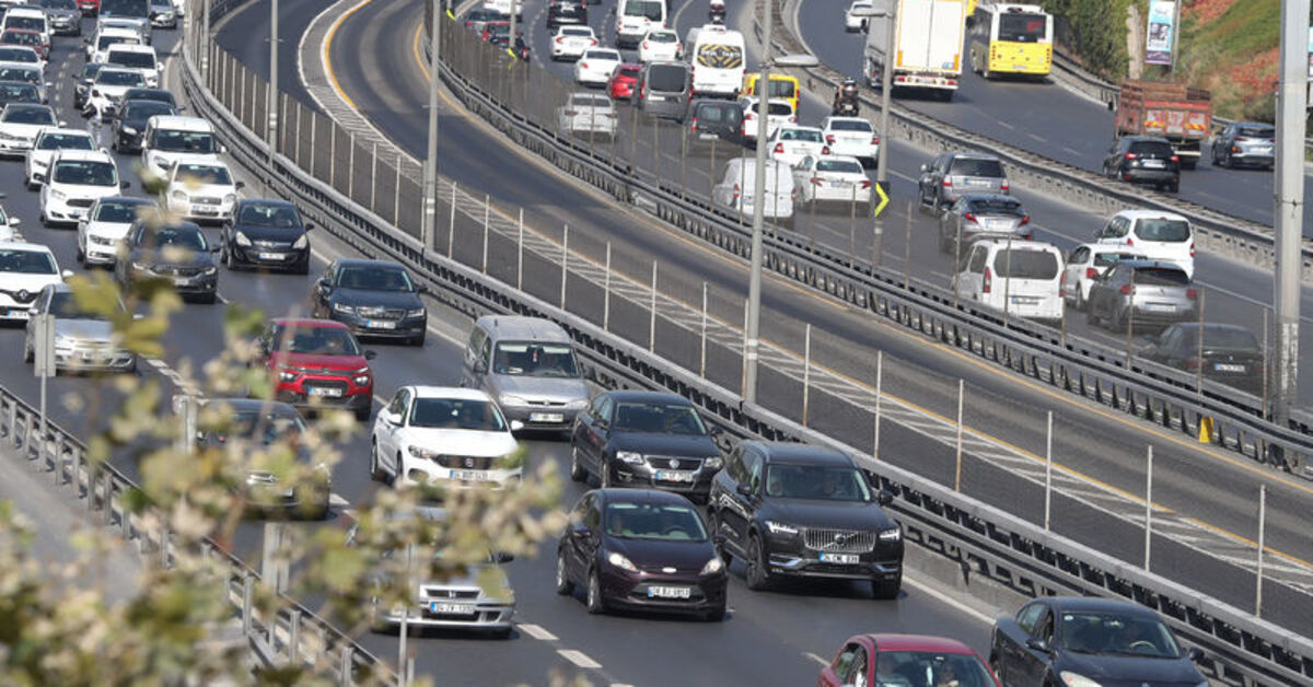 İstanbul trafik son dakika: Kadıköy yönünde trafik durdu! Yol bakımı Haliç'i kilitledi!