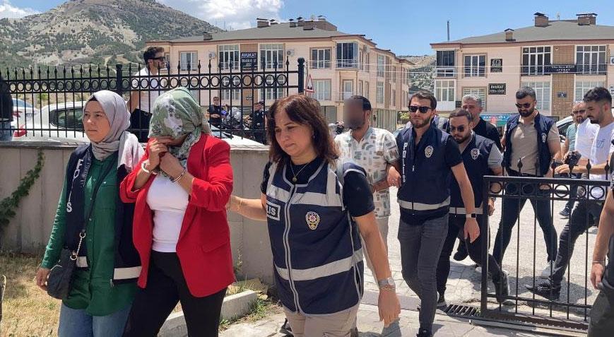 Kadınları fuhuşa zorlayan 4 kişi operasyonla yakalandı
