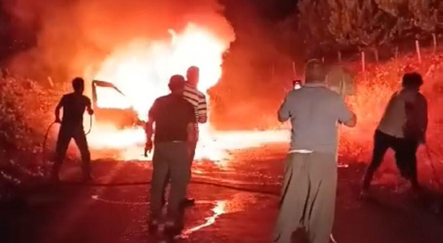 Korku dolu anlar! 4 kişinin bulunduğu araç alev alev yandı