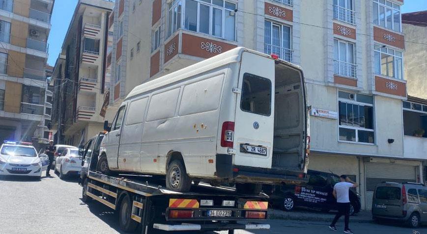Mahalle diken üstündeydi! Terk edilmiş araçlar çekildi