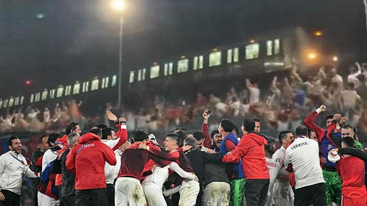 Marmaray’ı durduran makinist, taraftarla Avusturya-Türkiye maçını izledi!