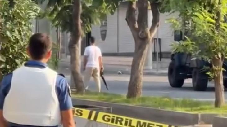 Mersin’de polis merkezi önünde hareketlilik! Bir kişi vuruldu
