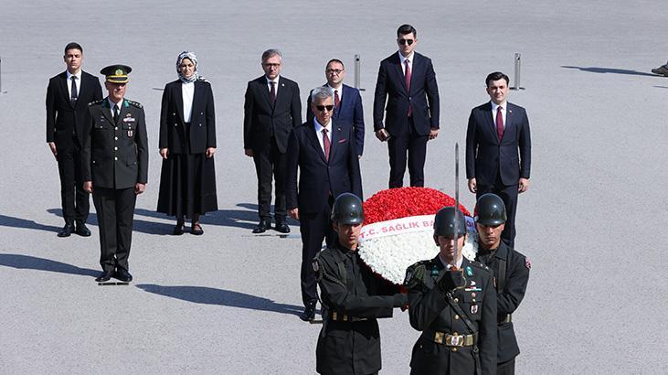 Sağlık Bakanı Memişoğlu ve beraberindeki heyet Anıtkabir’i ziyaret etti
