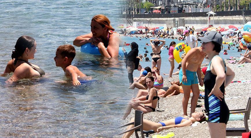 Termometreler 41 dereceyi gördü! Kentte herkes denize koştu