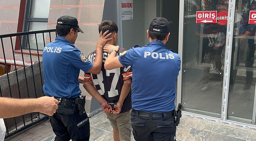 Yer: Eskişehir! Parkta tartıştığı 2 kişiyi bıçakladı