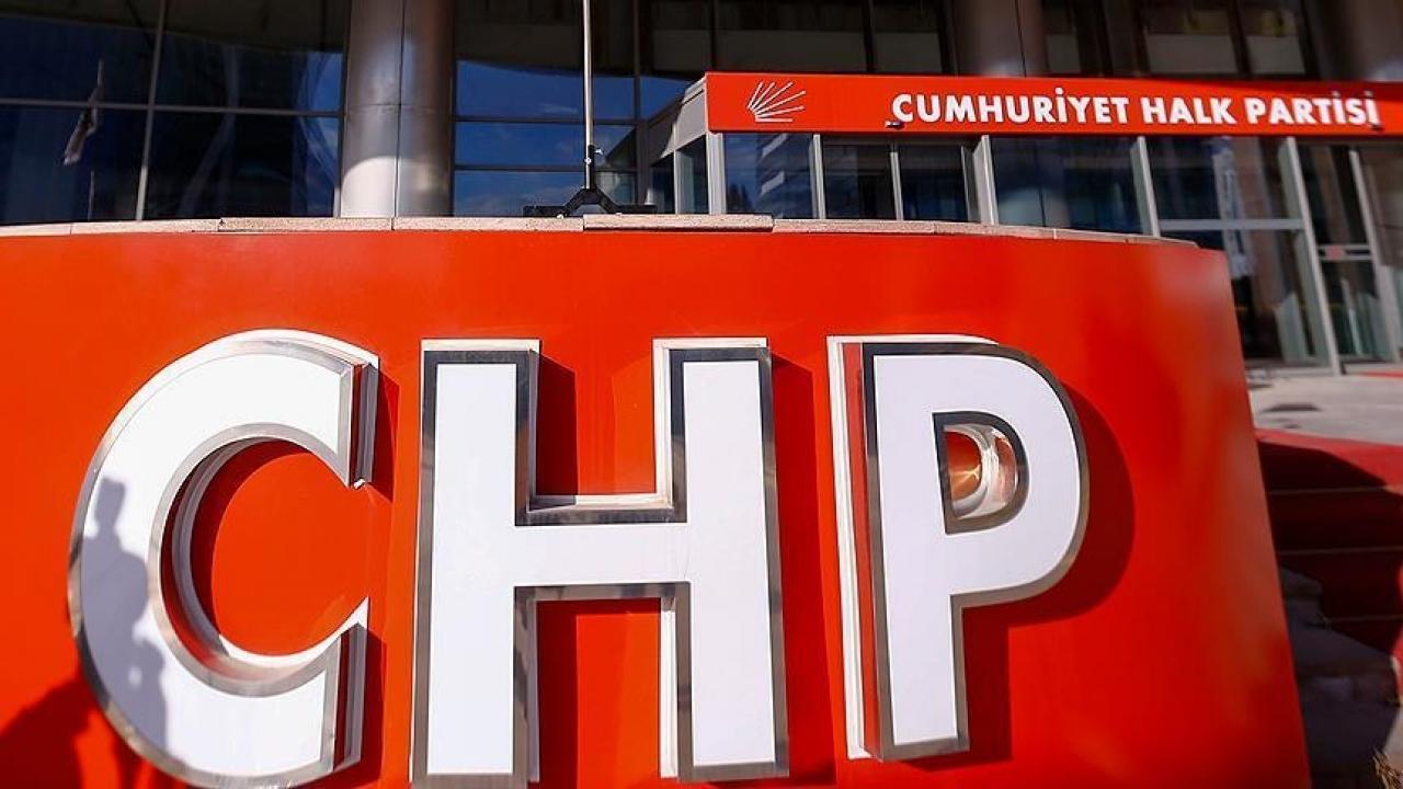 CHP’li belediye başkanının makam odasındaki eşyalar, ödenmeyen borç nedeniyle haczedildi