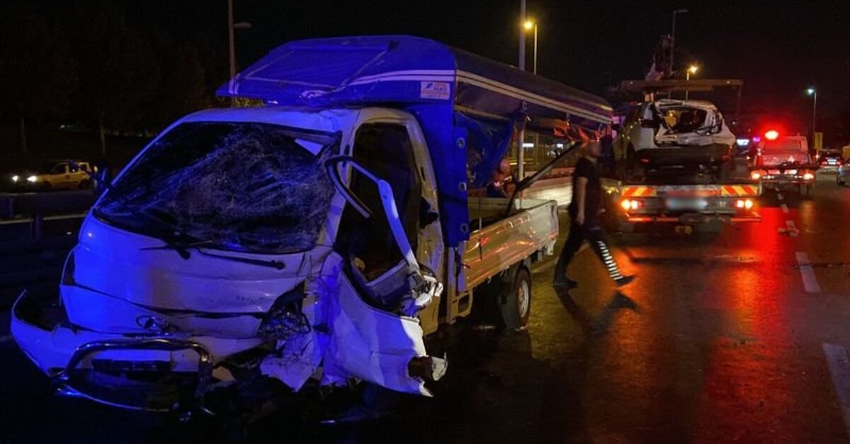 İstanbul'da polis kovalamacası kazayla bitti: 5 yaralı | Son dakika haberleri