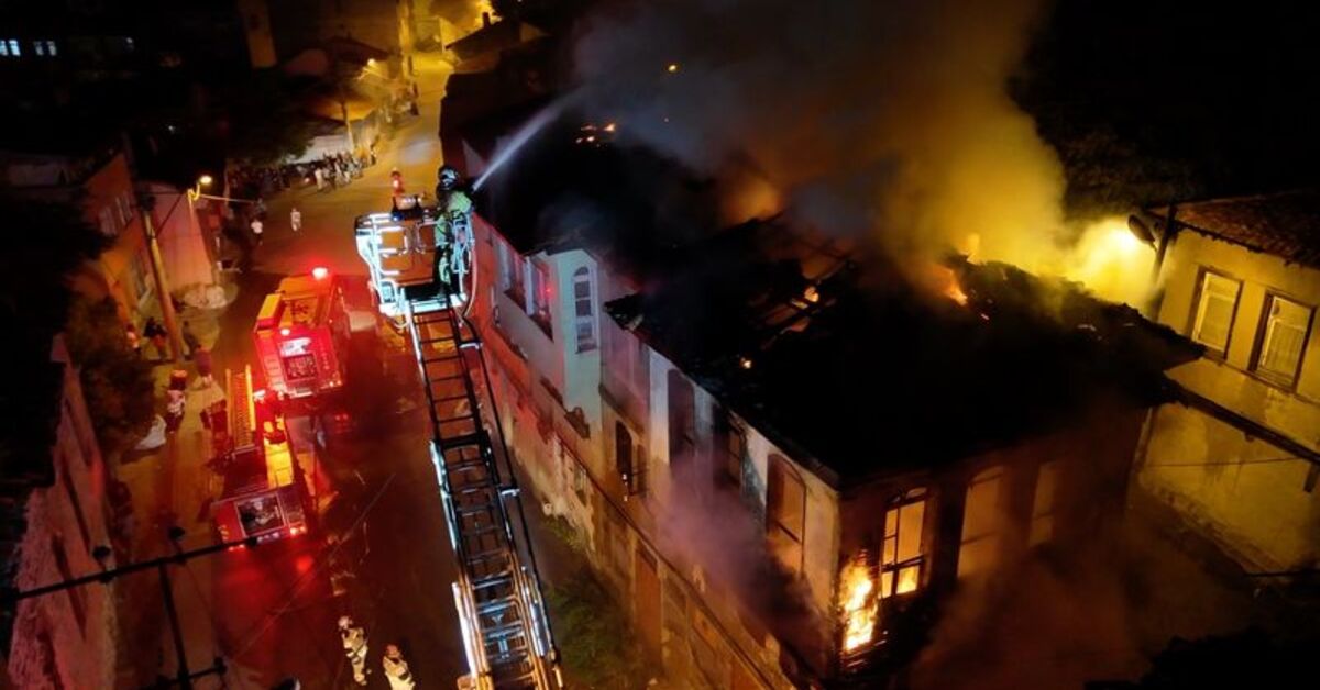 Kütahya'da tarihi binada çıkan yangın söndürüldü – Güncel haberler