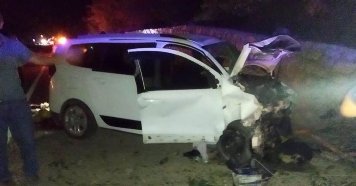 Sinop'ta ağaca çarpan otomobil devrildi: 2 ölü, 2 yaralı | Son dakika haberleri
