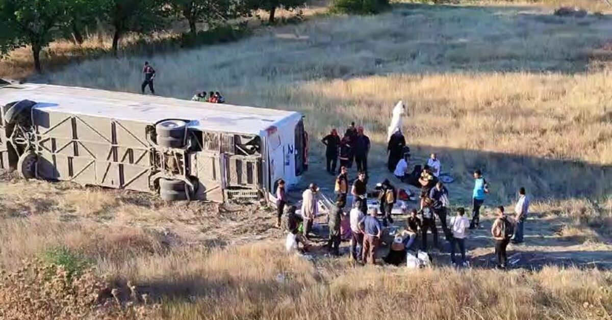 Son dakika: Malatya'da yolcu otobüsü şarampole devrildi: 11 yaralı | Son dakika haberleri
