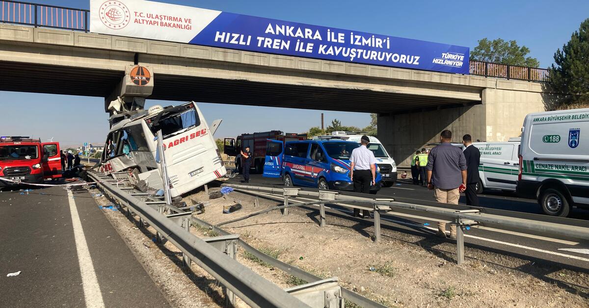 Son dakika: Otobüs üst geçidin ayağına çarptı! Ölü ve yaralılar var
