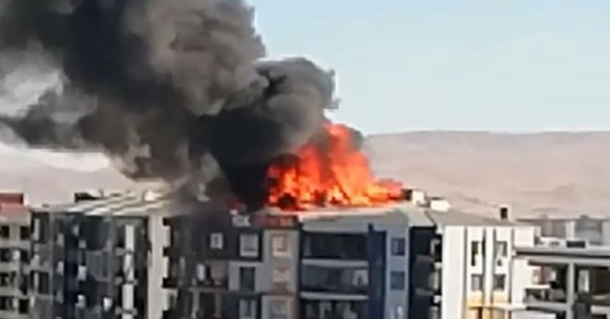 9 katlı binanın çatısı alev alev yandı: 3 yaralı – Güncel haberler