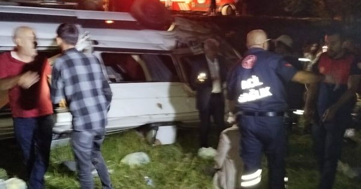 Bingöl'de yolcu minibüsü devrildi: 13 yaralı – Güncel haberler
