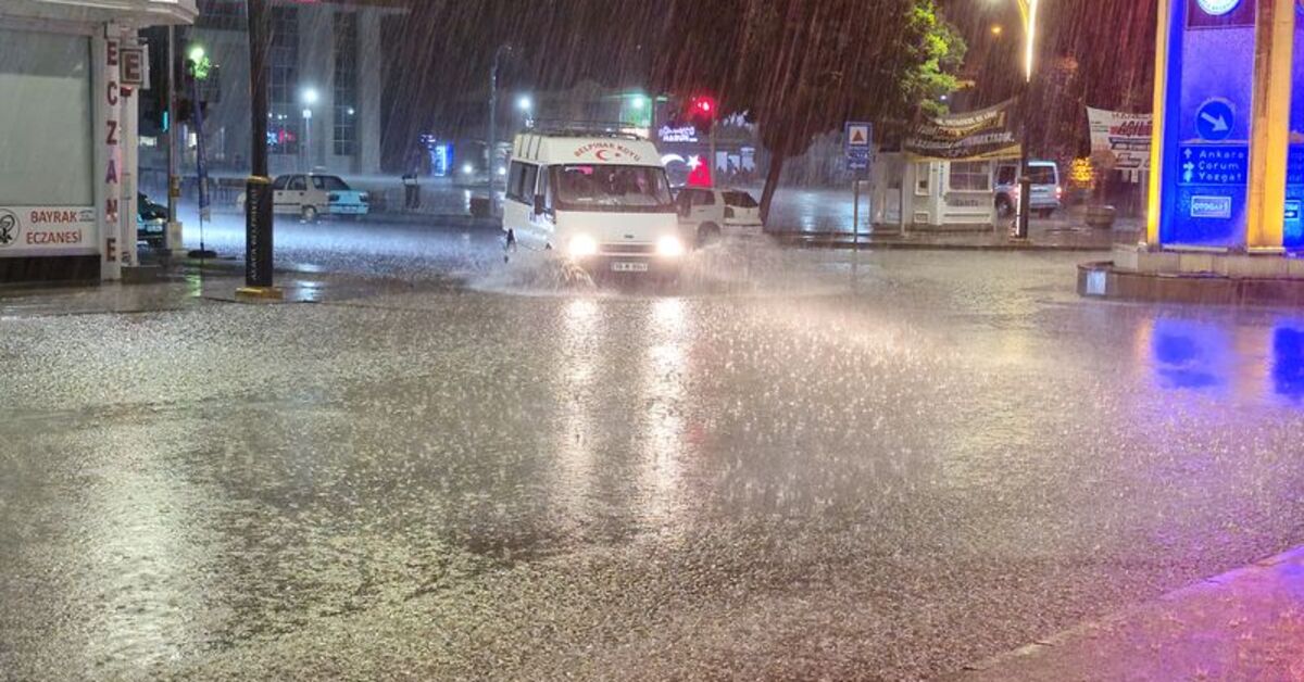 Çorum'da sağanak ve dolu, hayatı felç etti | Son dakika haberleri