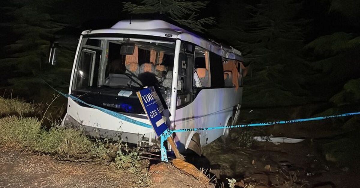 Eskişehir'de midibüs yoldan çıktı: 14 polis memuru yaralandı | Son dakika haberleri