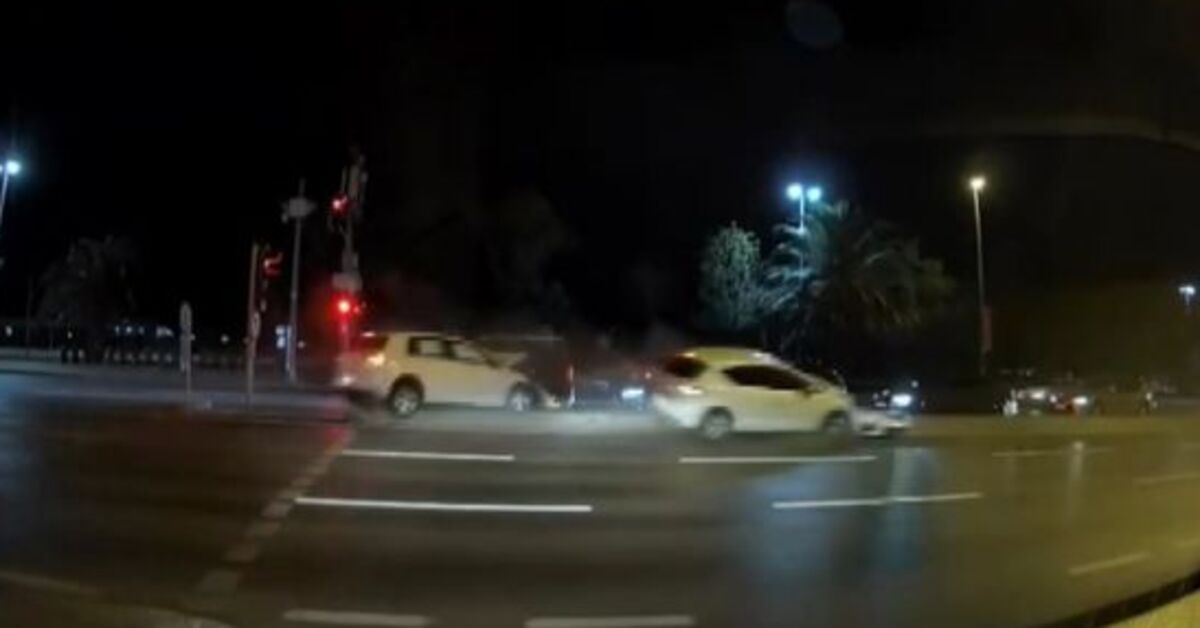 Kartal’da, kırmızı ışıkta geçen otomobilin 2 araca çarptığı kaza kamerada; 3 yaralı – Güncel haberler | Son dakika haberleri