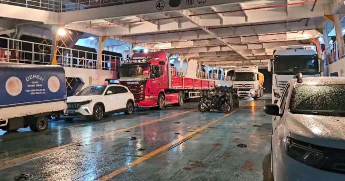 Makine arızası yapan feribot Avşa Adası'na yanaştı | Son dakika haberleri