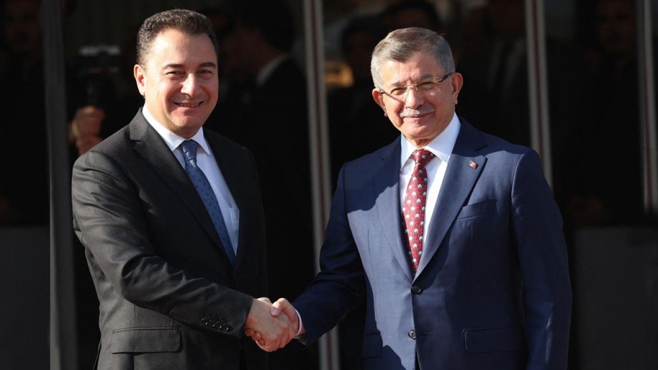 Muhalefetin yeni bombası! Seçime 4 yıl kala ‘Babacan ile Davutoğlu anlaştı’ iddiası