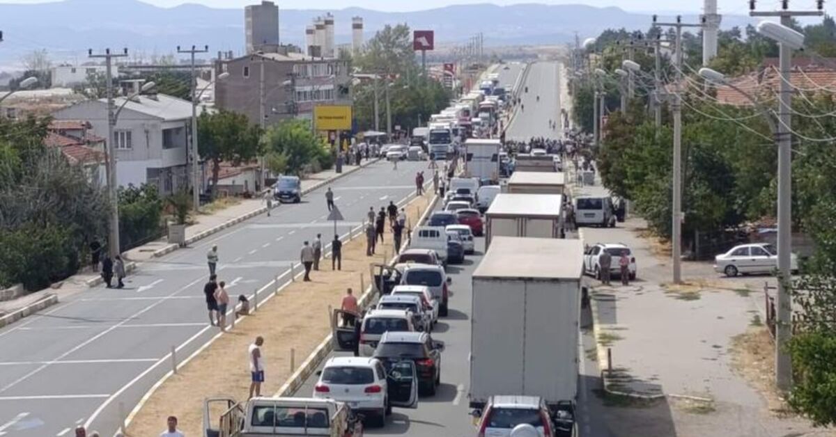Son dakika: Edirne'de otomobilin çarptığı yaya öldü, sürücü kaçtı; mahalleli yolu kapattı | Son dakika haberleri