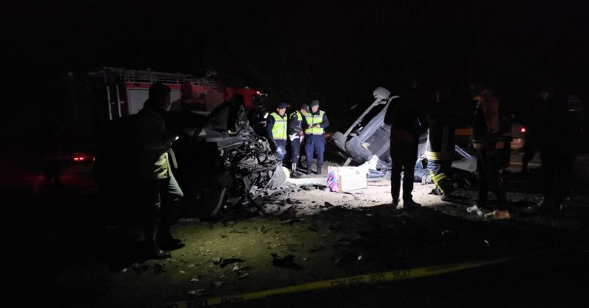 Çorum'da hafif ticari araçla otomobilin çarpışması sonucu 2 kişi öldü, 2 kişi yaralandı – Güncel haberler