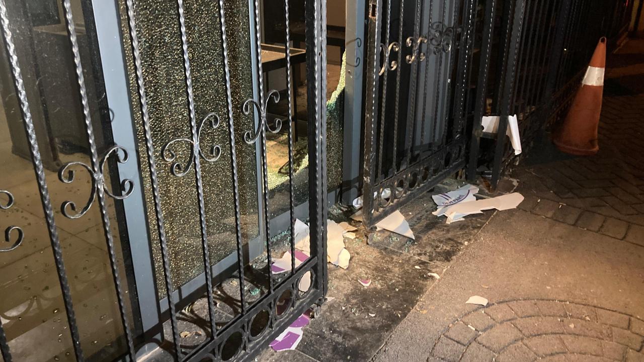DEM Parti Genel Merkezi’ne taşlı saldırı