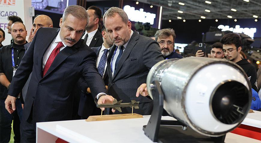 Dışişleri Bakanı Hakan Fidan SAHA EXPO’yu gezdi