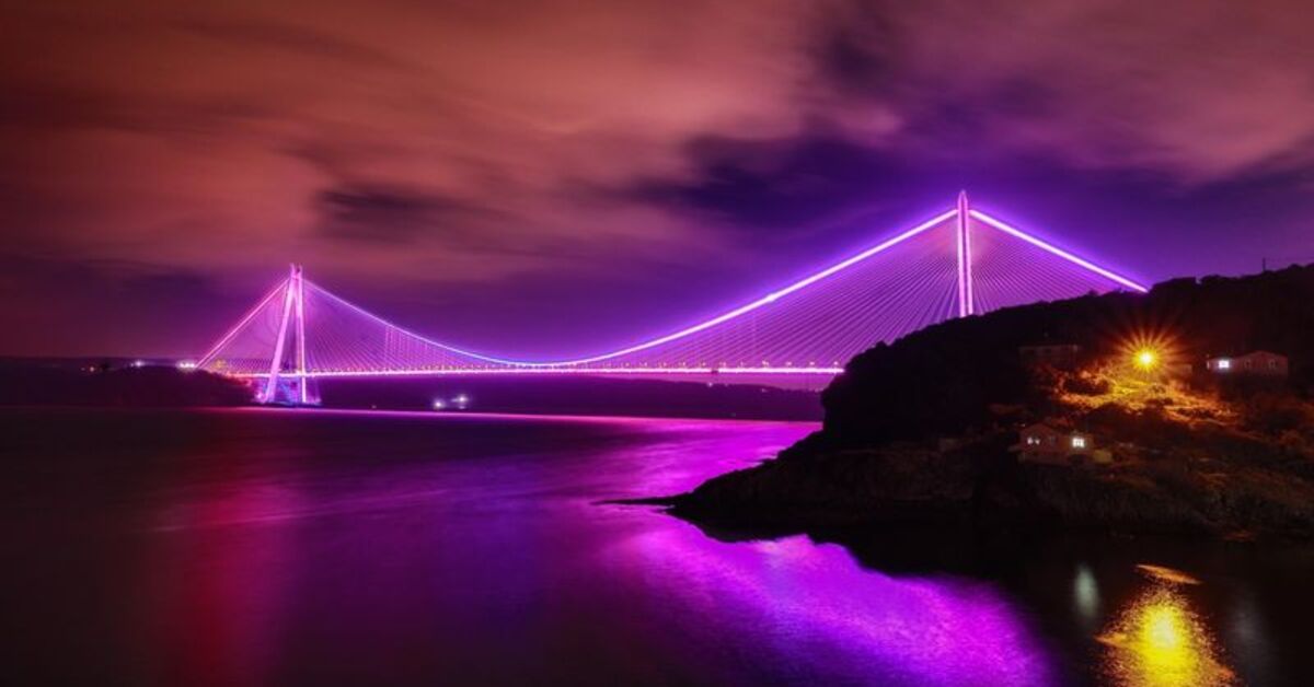 İstanbul Boğazı'ndaki köprüler meme kanseri için mora büründü | Son dakika haberleri