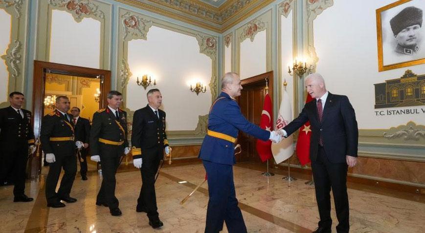 İstanbul Valisi Gül, Cumhuriyet Bayramı tebriklerini kabul etti