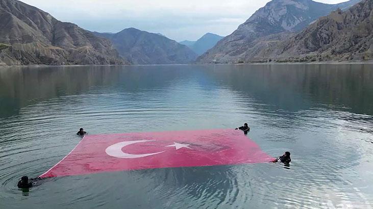 Jandarma SAK timlerinden Cumhuriyet’in 101. yıl dönümünde gösteri